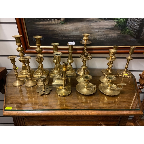 544 - Collection of seventeen brass candlesticks inc. 5 pairs, tallest 24cm