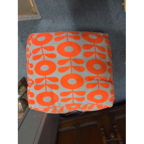 538 - Square shaped pouffe in contemporary orange and grey print