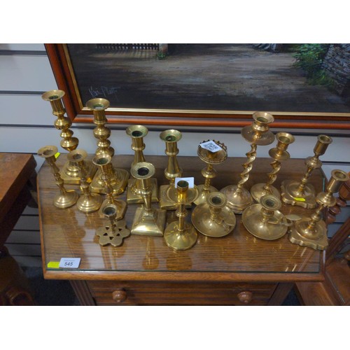 544 - Collection of seventeen brass candlesticks inc. 5 pairs, tallest 24cm