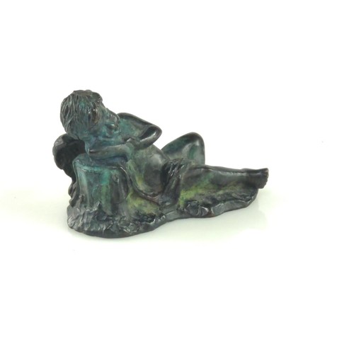 1017 - Bronze model of a sleeping cherub, L10cm x H6.5cm