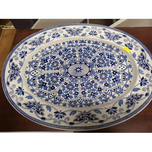 1189 - T B & S Indian Ornamental large blue and white meat plate and a large blue and white serving bow... 