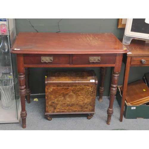 628 - Mahogany two drawer hall table with turned legs W95 x D54 x H77.5cm