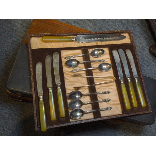 629 - Quantity of plated and stainless steel flatware in canteens and loose.