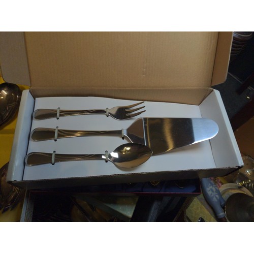 629 - Quantity of plated and stainless steel flatware in canteens and loose.