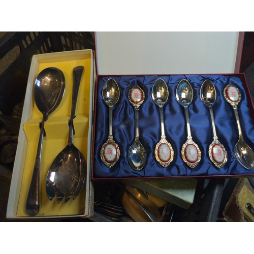 629 - Quantity of plated and stainless steel flatware in canteens and loose.