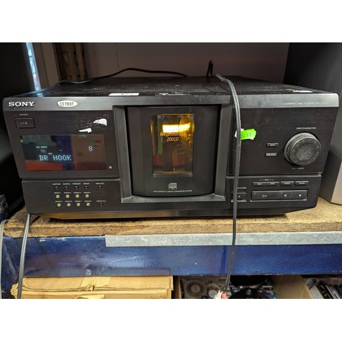 17 - SONY CDP-CX235 Compact Disc Player 200CD Mega Storage - appears to be faulty. Sold for spares/repair... 