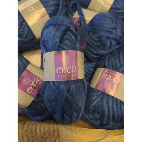 106 - Approx 40 x 50 g Super chunky blue yarn