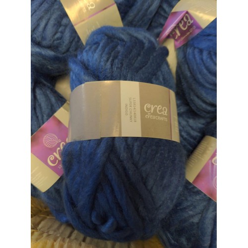 106 - Approx 40 x 50 g Super chunky blue yarn