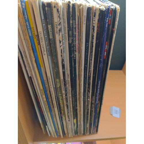 470 - Cube of vinyl long playing albums; Cliff Richard, Johnny Cash, T'Pau, Steeleye Span, Leo Sayer etc.,... 