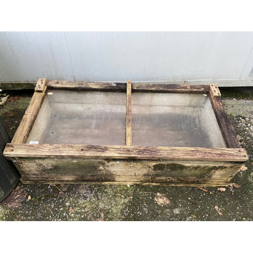 288 - Wood and glass cold frame. Dim. 103 x 50 x 32 cm