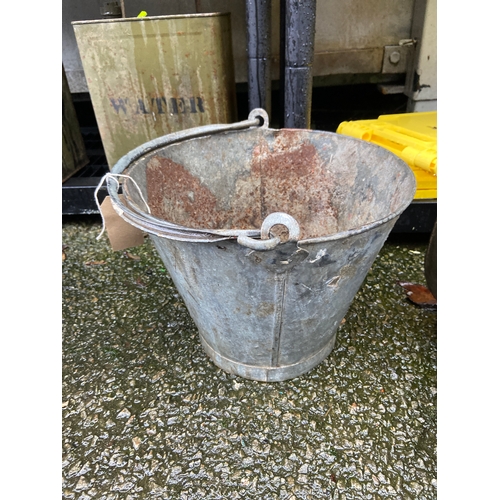 291 - Single handled galvanised ash bucket H25cm