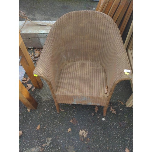 324 - Lloyd Loom style tub chair