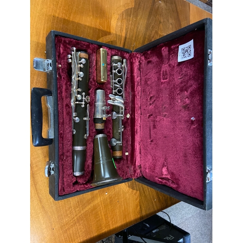 607 - Lark M4001 clarinet made in China in original hard case.