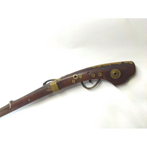 775 - Japanese matchlock rifle circa 1820 with inland brass scenes on barrel L. 135cm