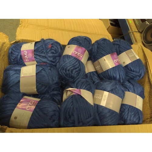 106 - Approx 40 x 50 g Super chunky blue yarn