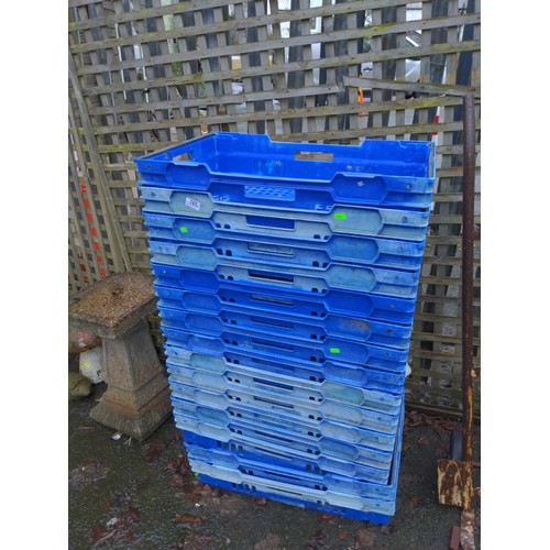 242 - 17 shallow stacking crates