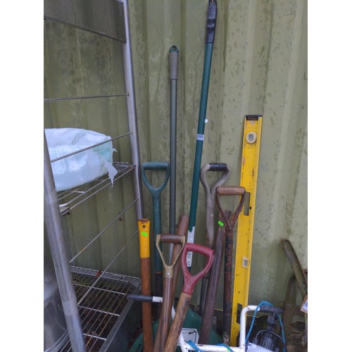 249 - Quantity of long handled gardening tools