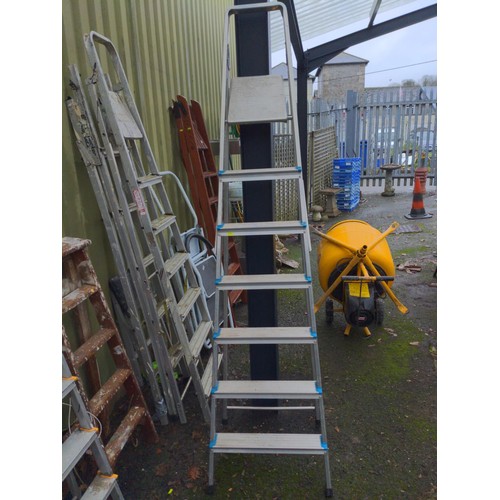 258 - Beldray 6 step stepladder