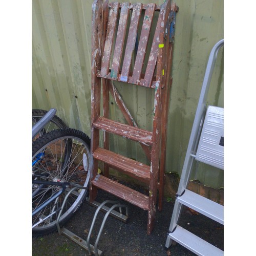 260 - Decorative wooden 3 step step ladder