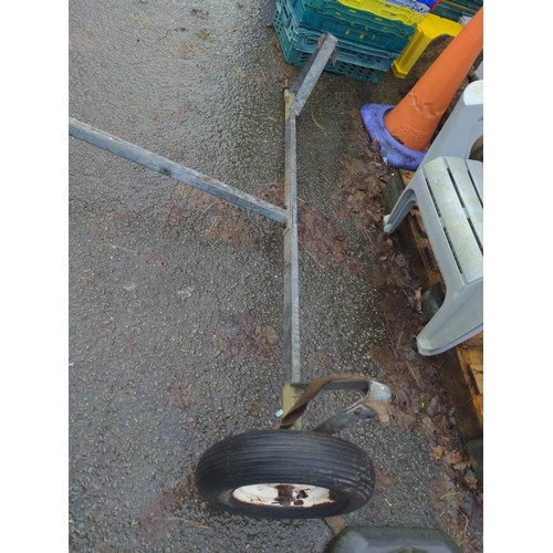 306 - Boat launching trailer. Missing 1 wheel (20mm axle type)