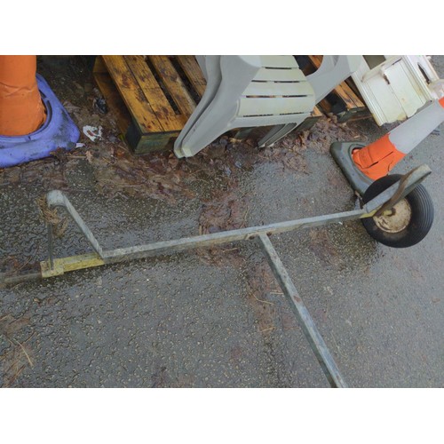 306 - Boat launching trailer. Missing 1 wheel (20mm axle type)