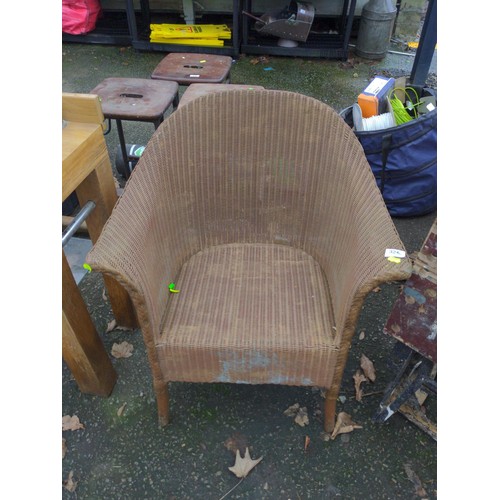 324 - Lloyd Loom style tub chair