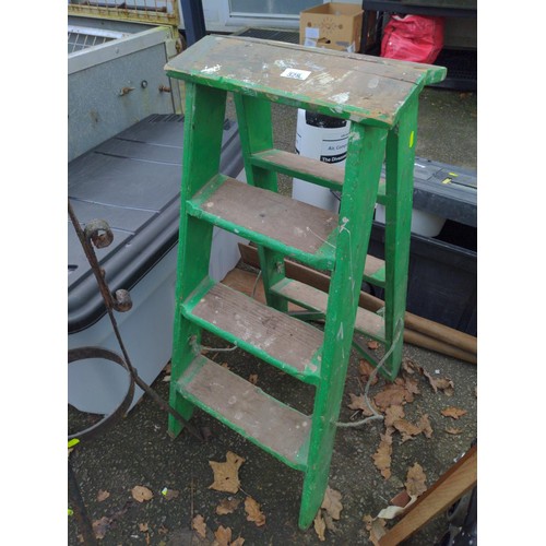 328 - Decorative folding step ladder