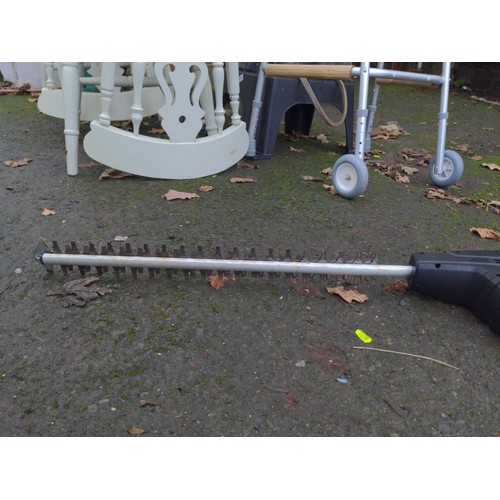 355 - MacAllister extendable hedge trimmer