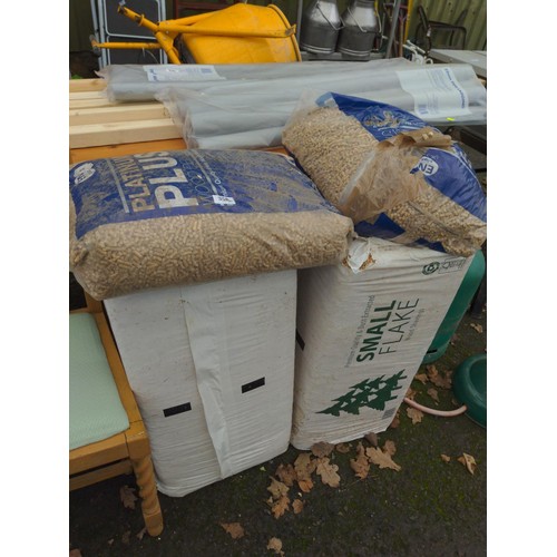 358 - 2 bales of animal bedding & 2 bags of wood pellets