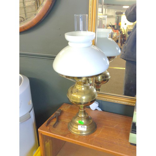 451 - Brass vintage oil lamp with glass chimney and globe. H50 cm