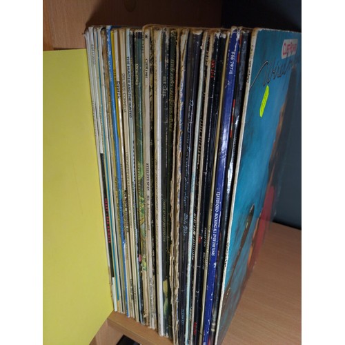 470 - Cube of vinyl long playing albums; Cliff Richard, Johnny Cash, T'Pau, Steeleye Span, Leo Sayer etc.,... 