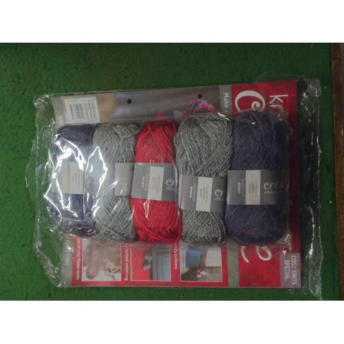 69 - 10x Crea Knit & Stitch bobble hat kits