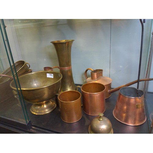 711 - Shelf of copper and brass ware, inc, copper watering can, vase, measuring pots, tankards, service be... 