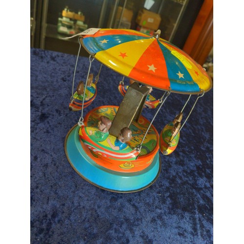 726 - Vintage tin plate flying rocket carousel, in working order, height approx. 17cm