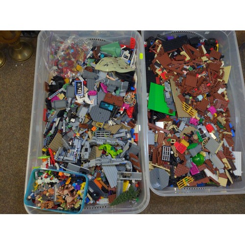 729 - Two plastic trays of mixed lego.