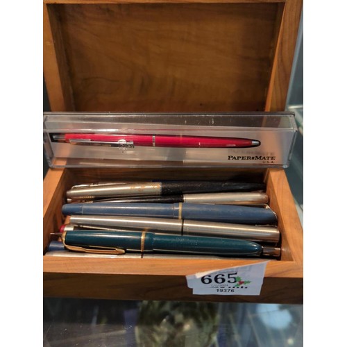 665 - Collection of fountain pens, ballpoint pens and propelling pencils in wooden box, including a green ... 