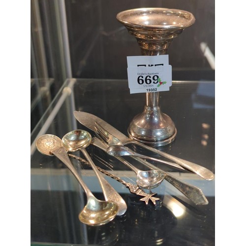 669 - Five pieces of hallmarked silver, including small vase (weighted), butter knife, child's fork, salt ... 