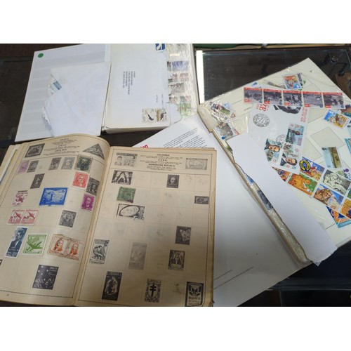 738 - Collection of stamp albums and some loose stamps.