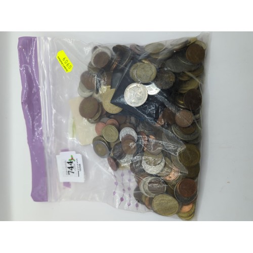 744 - Bag of mixed coins, commemorative crowns and tokens, gross weight 1.34kg