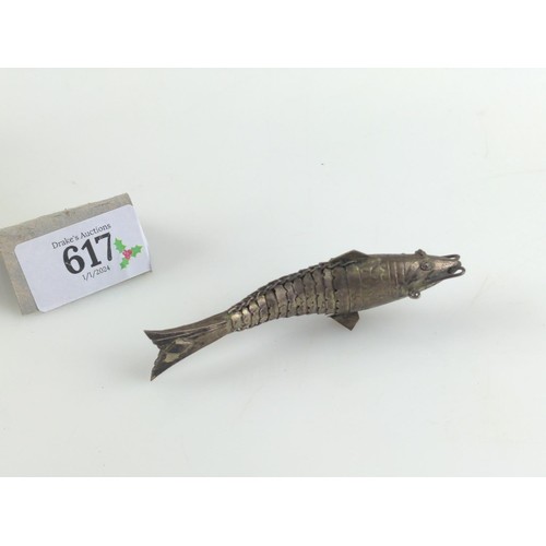 617 - Silver articulated fish (Marked SILV) 9.5cm long. Weight 18.3g.