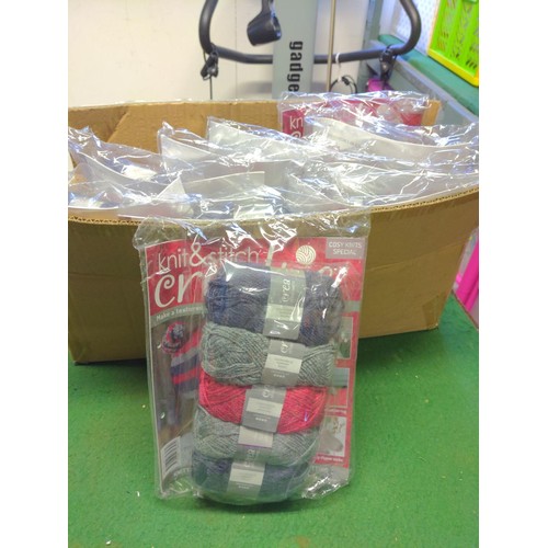 121 - 10x Crea Knit & Stitch bobble hat kits