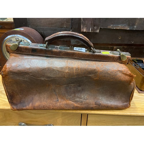 680 - Vintage Gladstone bag in original condition. W42.5 H26 cm