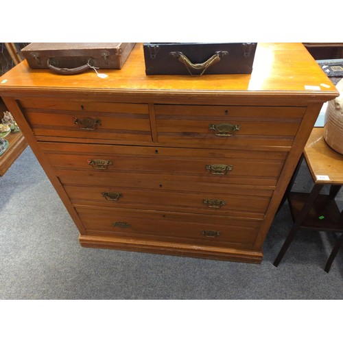 637 - Two over three chest of drawers in light oak finish. W107 D54 H105 cm