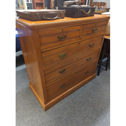 637 - Two over three chest of drawers in light oak finish. W107 D54 H105 cm