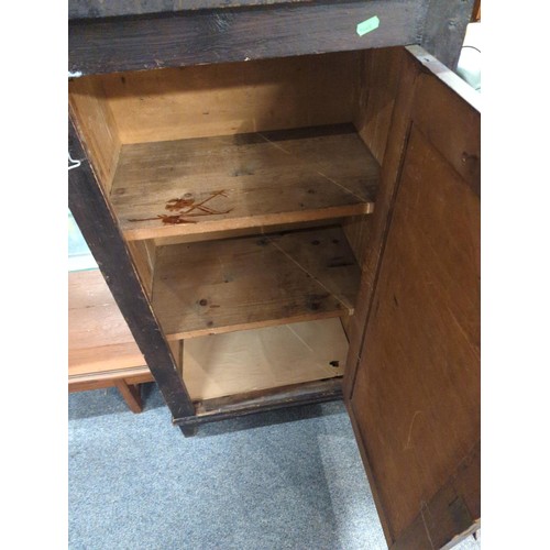 643 - Back gallery single door oak cupboard with internal shelves. W60 D40 H105 cm 