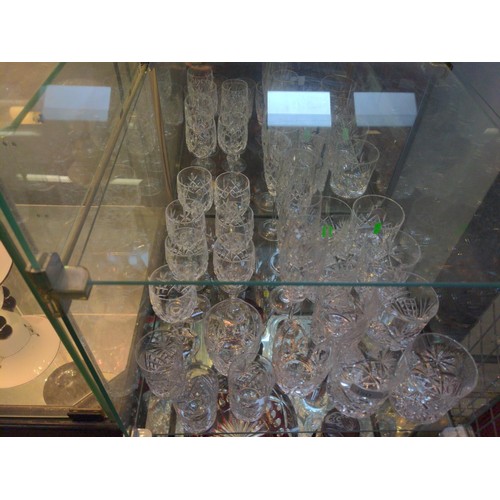 480 - Shelf of assorted crystal glasses.