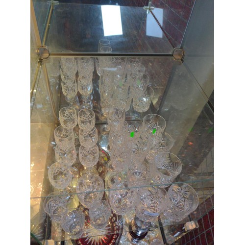 480 - Shelf of assorted crystal glasses.