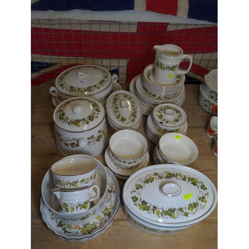 486 - Wedgwood vine pattern dinner service inc, flan, soup tureen, casserole, bowls, plates, jug and side ... 