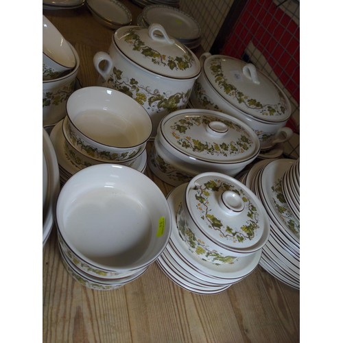 486 - Wedgwood vine pattern dinner service inc, flan, soup tureen, casserole, bowls, plates, jug and side ... 