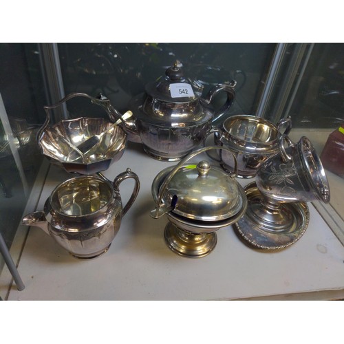 542 - Collection of silver plate inc. tea pot, sugar pot, preserve etc